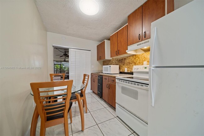 Foto del edificio - 3409 Turf Rd