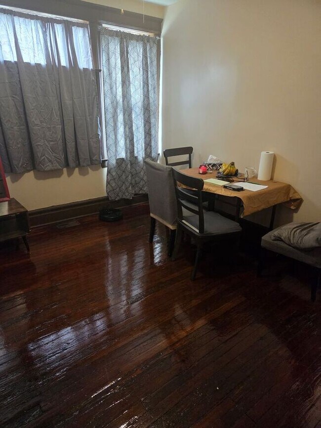 Foto del edificio - Spacious Newark Home – 7 Bedrooms, 2 Kitchens
