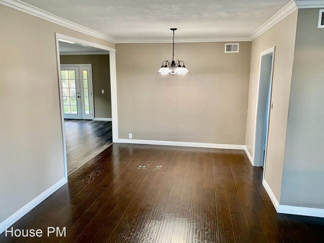 Building Photo - 4 br, 2 bath House - 1019 E Avalon Ave