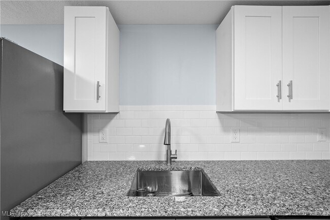 Building Photo - 1735 Merriman Rd