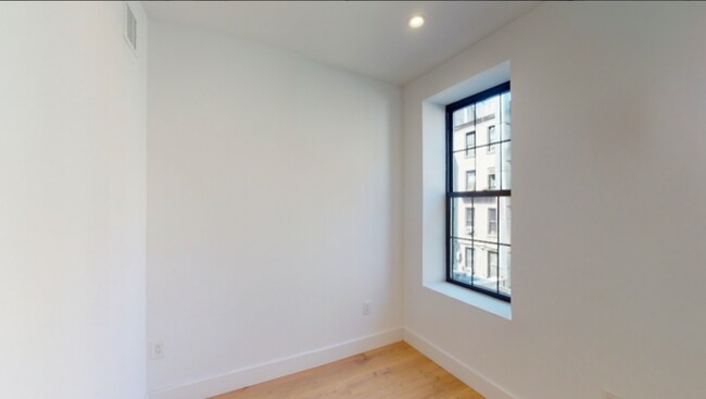 Foto del edificio - 77 E 3rd St