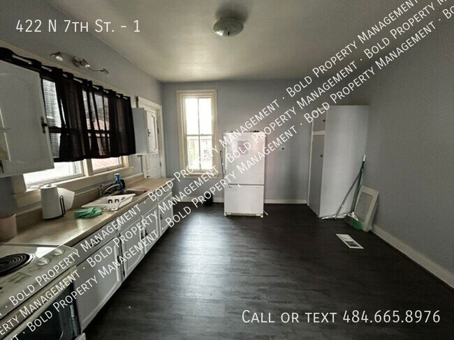 Building Photo - 422 N 7th St