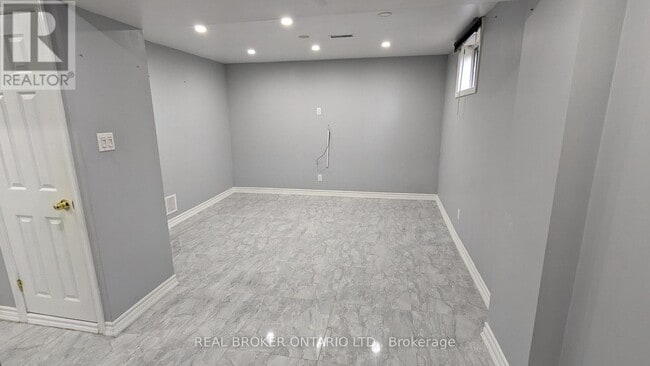 Building Photo - 29 Shropshire Dr