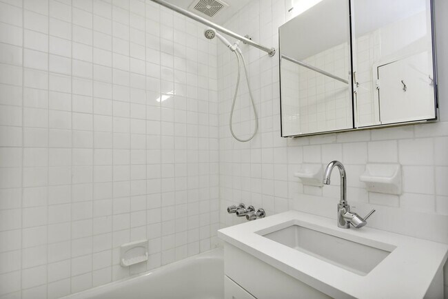 Foto del edificio - 876 Lexington Ave