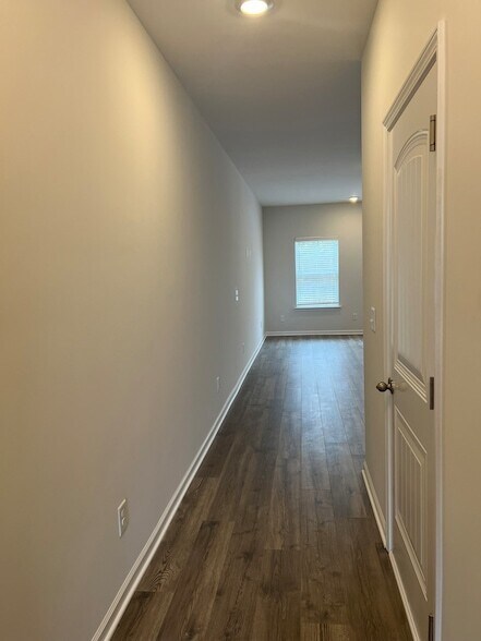 Building Photo - 967 Horse Mountain Rd