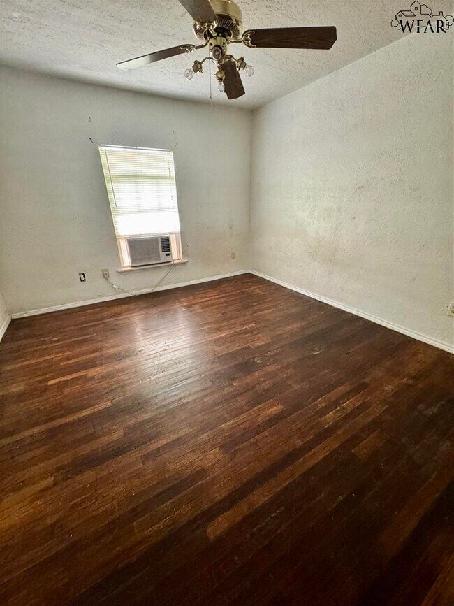 Foto del edificio - 905 Carolina St