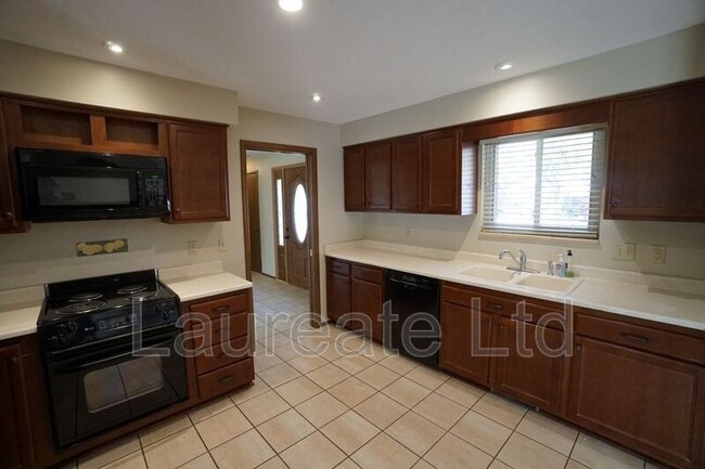 Building Photo - 7637 S Datura Cir W