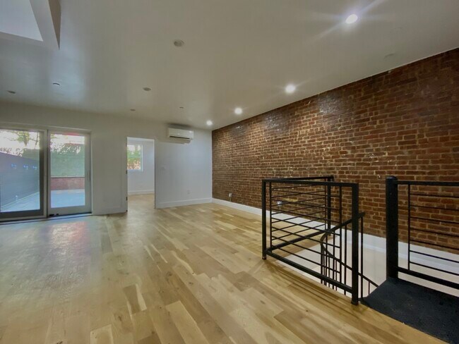 Building Photo - 131 W 119th St