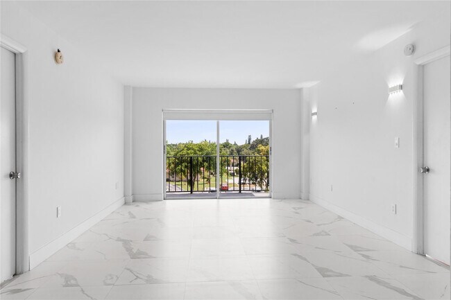 Foto del edificio - 4164 Inverrary Dr