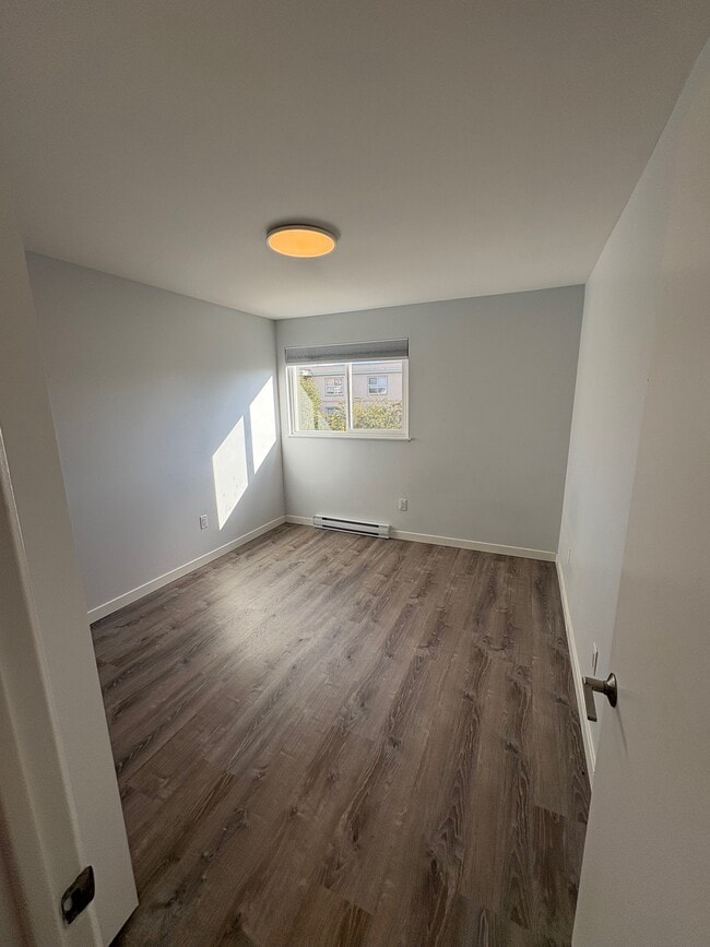 Building Photo - 2549 Dowler Pl