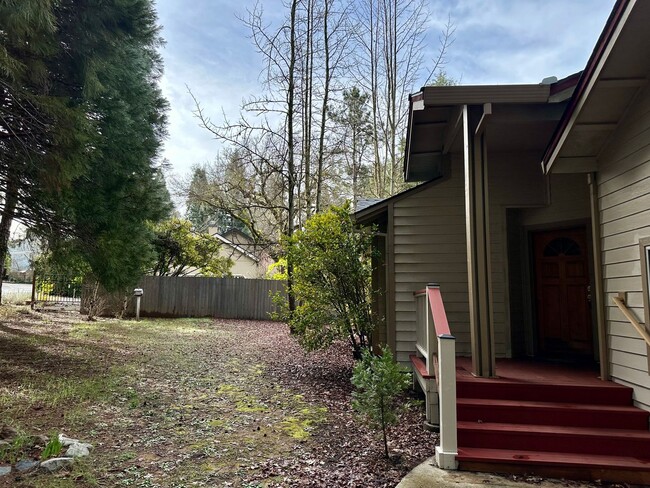 Building Photo - Downtown Nevada City Home Walking Distance...