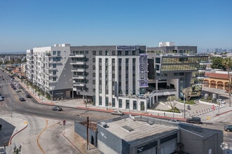 Building Photo - The Ovelo Hollywood