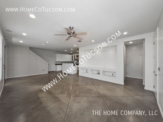 Building Photo - 5749 E Bellow Ln