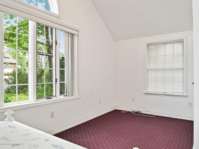 Foto del edificio - 549 Woodland Ave