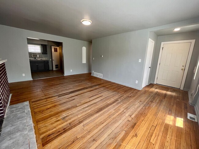 Foto del edificio - Taylor Street 4813-4815