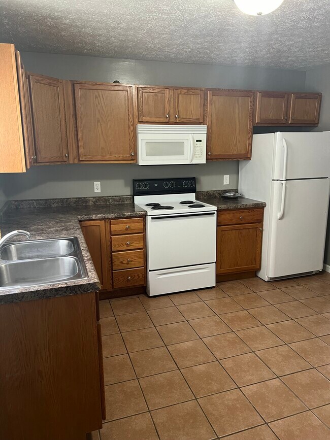 Kitchen - 654 N Hoke Ave