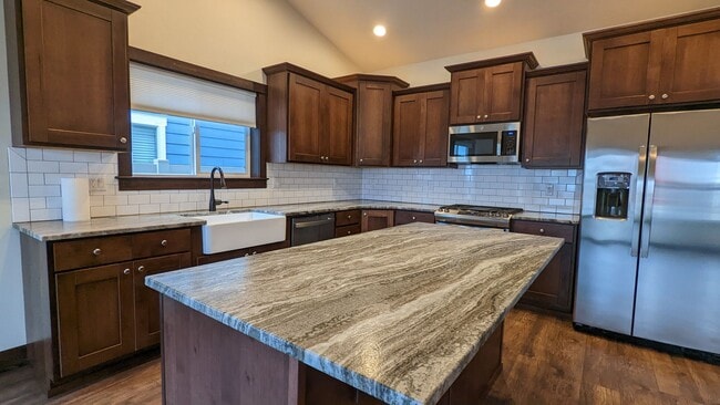 Building Photo - Garden Grove Rancher
