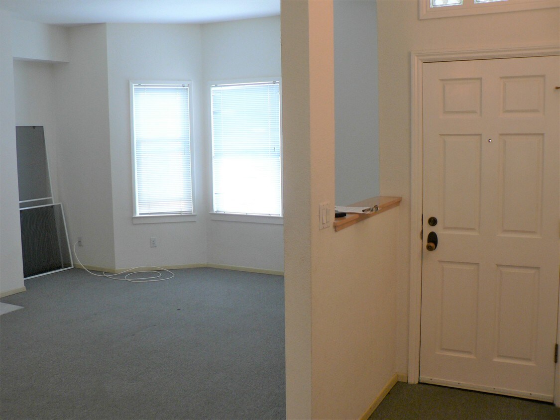 Primary Photo - 560 3rd Ave