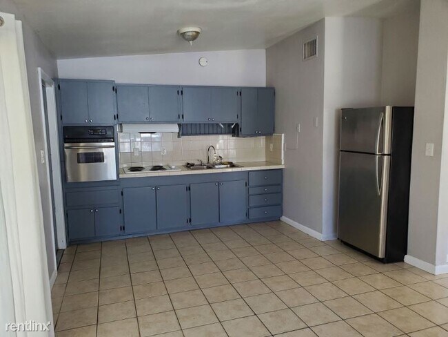 Building Photo - 3 br, 2 bath House - 1633 Colton Dr