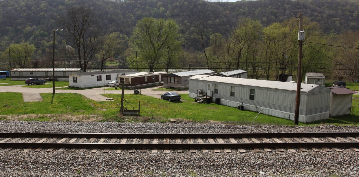 Building Photo - 120 Dorothy Dr