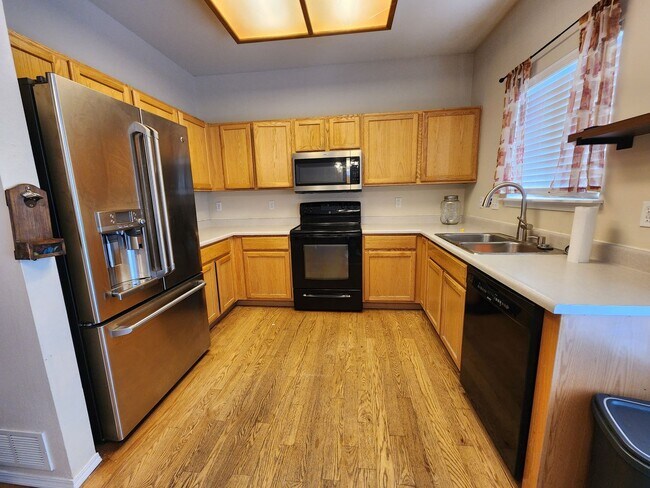 Foto del edificio - Amazing Two-Story Stetson Hills Home