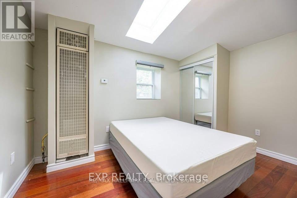 Photo du bâtiment - 692-692 Birchmount Rd