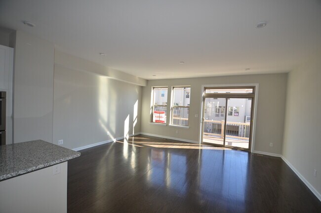Building Photo - 43427 Robey Sq