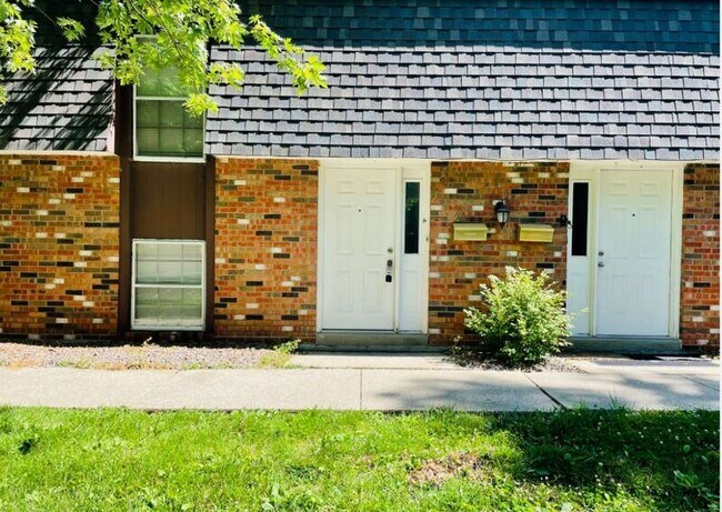Building Photo - 601 White Oak Dr
