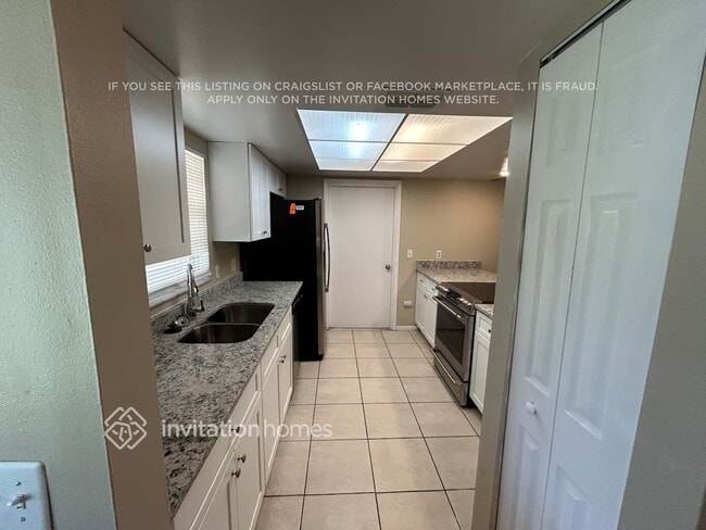 Building Photo - 419 Forest Oak Dr
