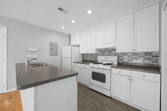 Foto del edificio - 1449 Quaker Ln