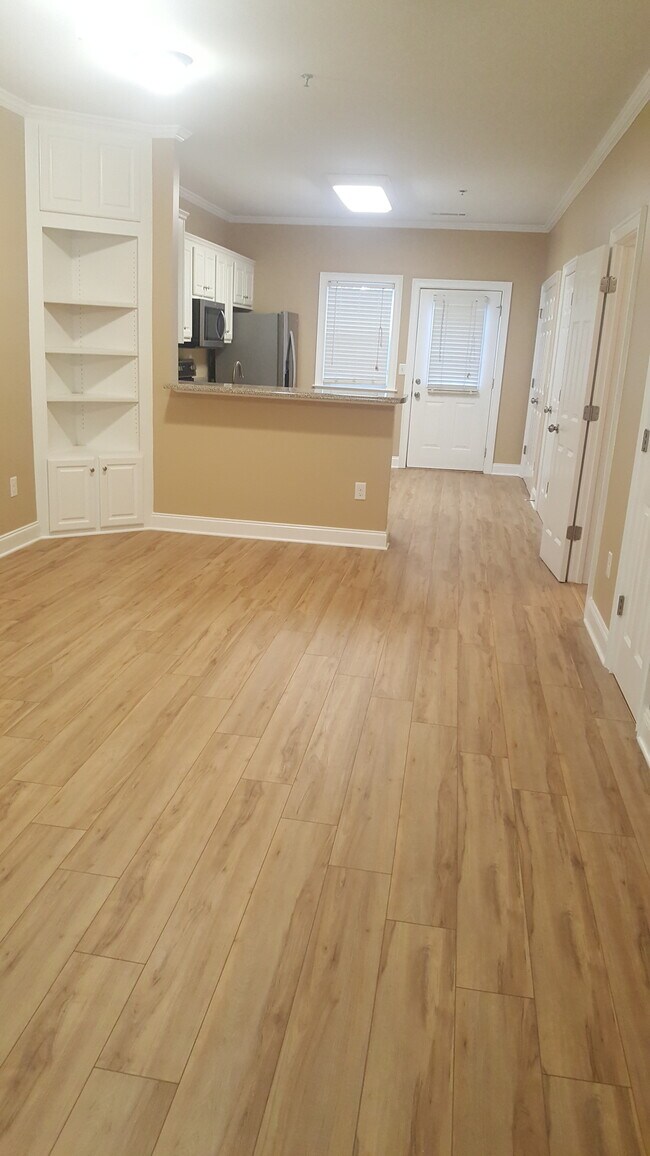 Building Photo - 460 Barnett Shoals Rd