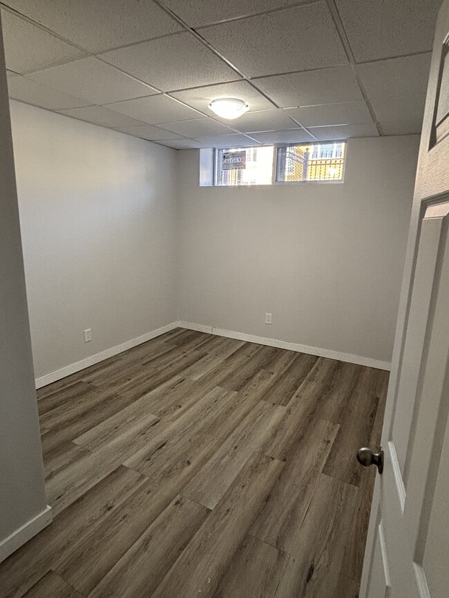 Building Photo - 570 Ellice Ave