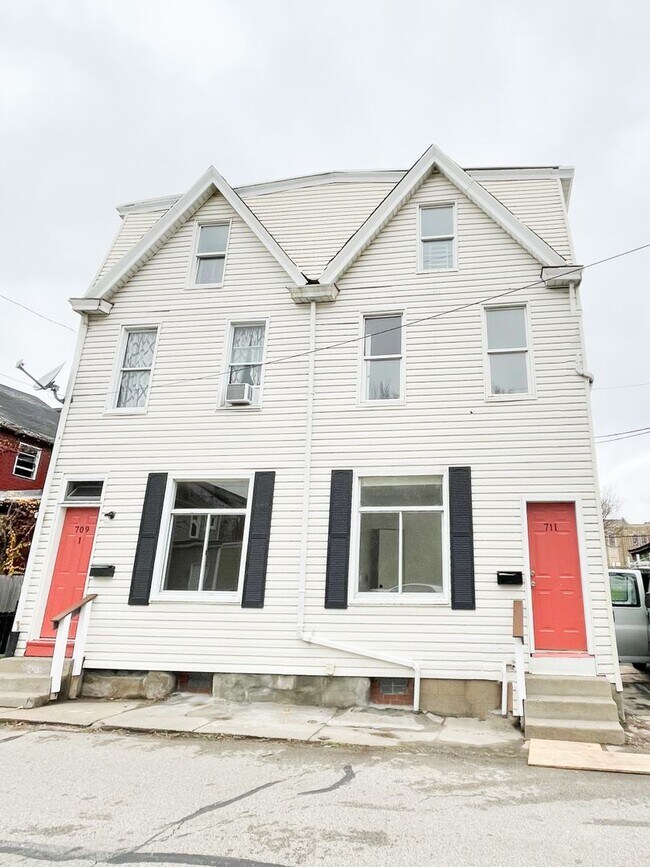 Building Photo - 709-711-711 Industry St