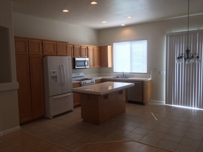 Building Photo - 3 bedroom, 2 bath home in South Meadows