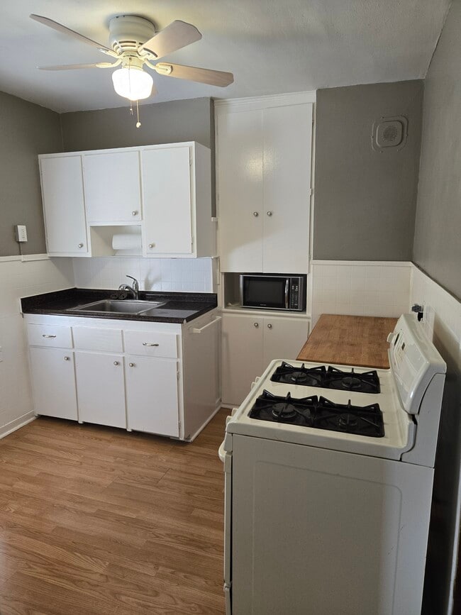 Kitchen - 295 Crestwood Ave