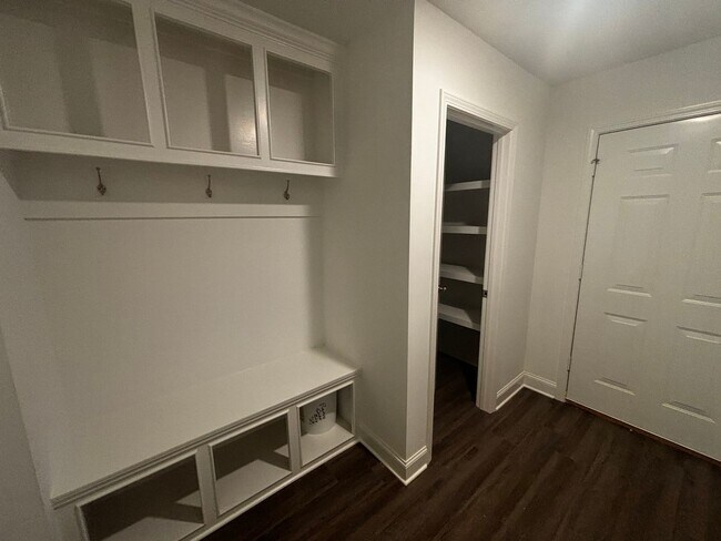 Foto del edificio - ****JUST REDUCED!!PLUS 1ST MONTHS RENT IS ...