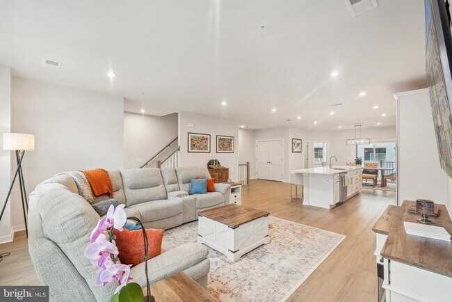 Building Photo - 4610 Olivine Dr