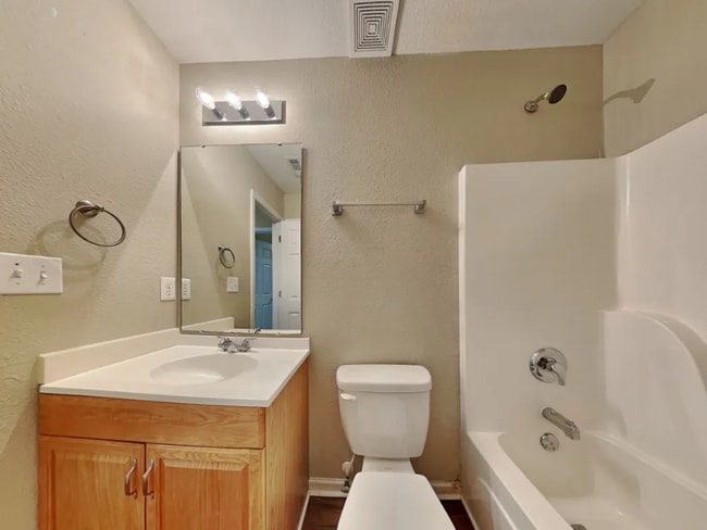 Foto del edificio - 1741 Beachwood Rd