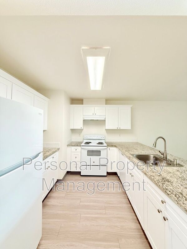 Building Photo - 3412 NE 66th Ave