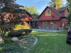 Building Photo - 7 Briar Ln