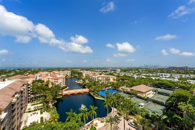Foto del edificio - 785 Crandon Blvd