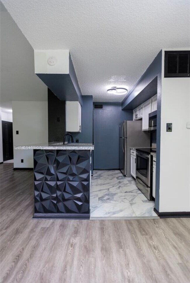 Building Photo - 2120 El Paseo St