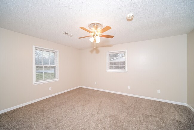 Foto del edificio - 121 Greenwood Cir