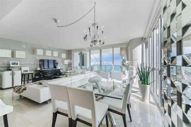 Foto del edificio - 1331 Brickell Bay Dr