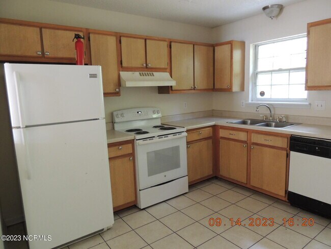 Foto del edificio - 121 Creekview Dr