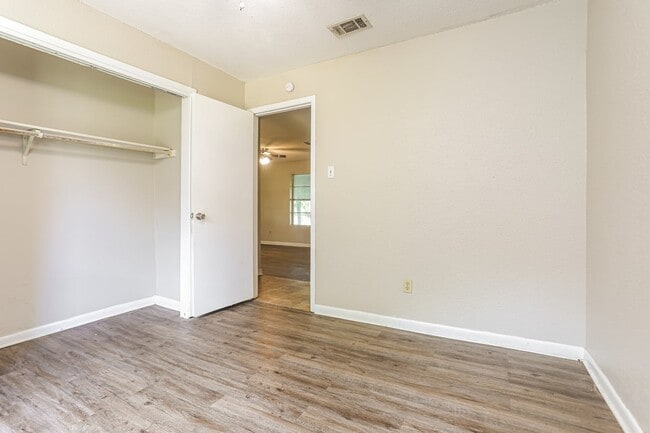 Building Photo - 937 Brown Ave