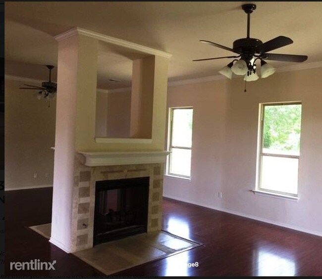 Building Photo - 3009 Line Dr