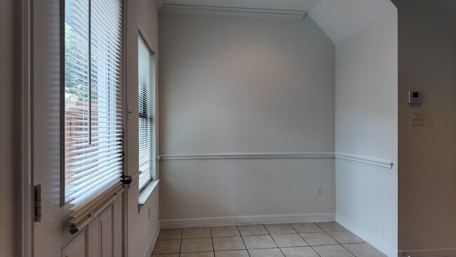 Foto del edificio - 8710 Knox St