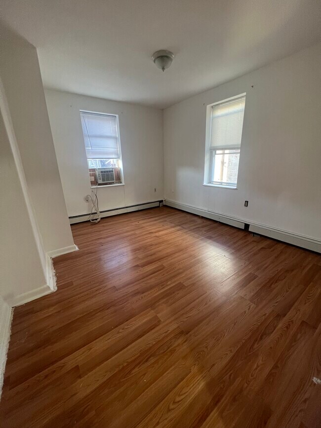 Building Photo - 4422 Sansom St