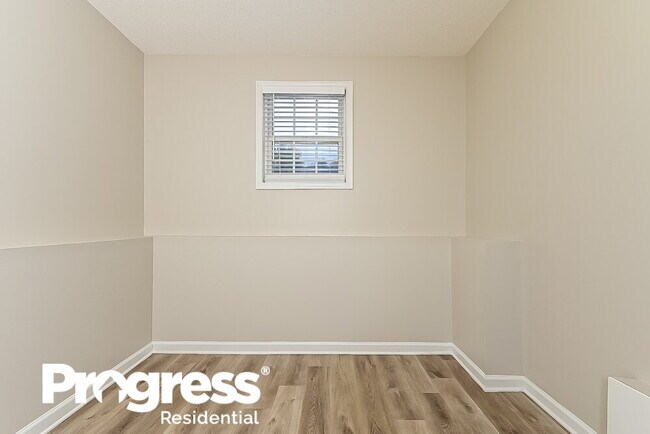 Foto del edificio - 915 Castlerock Way